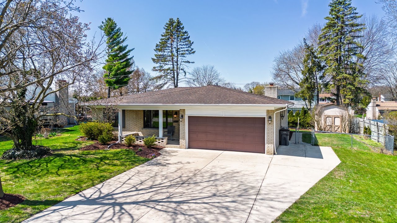 Video tour of 38241 Rockhill, Clinton Township Mi