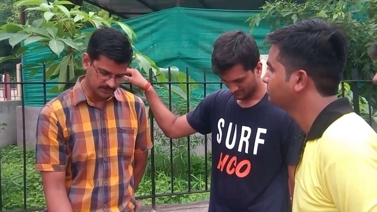 OP Group Hero n Thana Prabhari BALMIK CHOUBEY has an informal chat with the students on ground