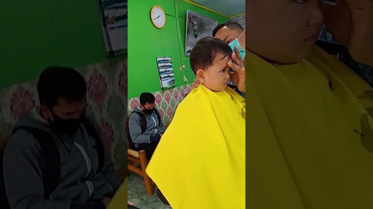 Dedek potong rambut  di  salon  pandawa 3 YouTube