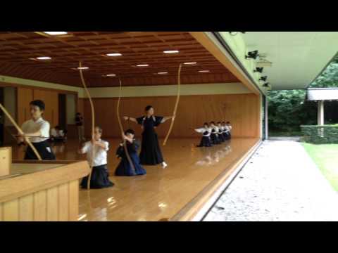 Video: Kyudo: Arta Străveche A Tir Cu Arcul Japonez - Matador Network