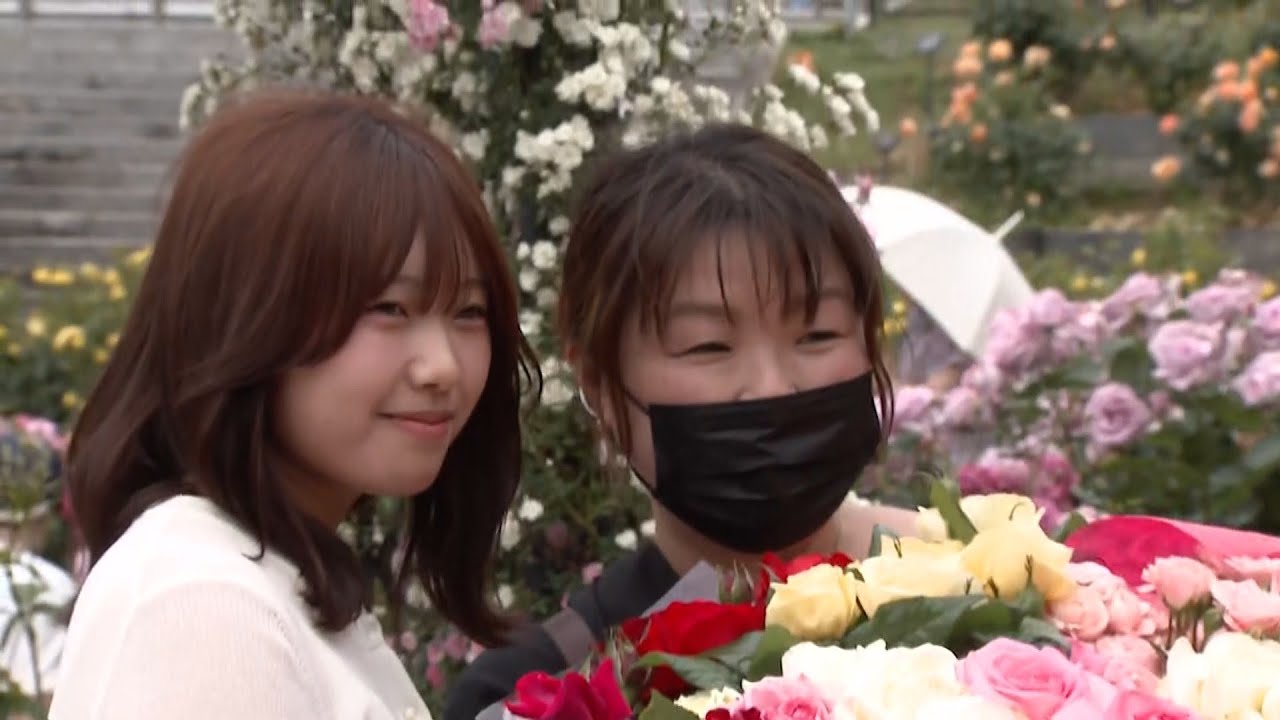 18-Year-Old's Heartfelt Gift: 100 Roses for the Mother Who