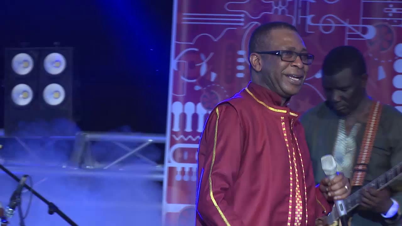 Youssou Ndour dans l'émission GRAND SHOW - 30 Novembre 2019 - Partie 4