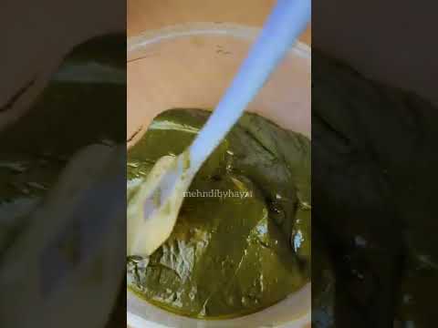 Video: Hoe maak je mehndi met hennabladeren?