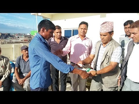 बझाङका मेयरले एक लाख नगद सहित भेटाएको झोला फिर्ता गरे