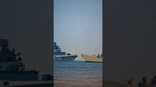 Русский эсминец пошел на таран корабля США!»#shorts
