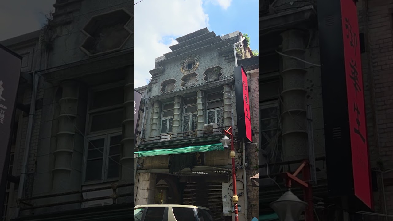 so what does this shop sell tip look at the crest www.topbananaantiques.com