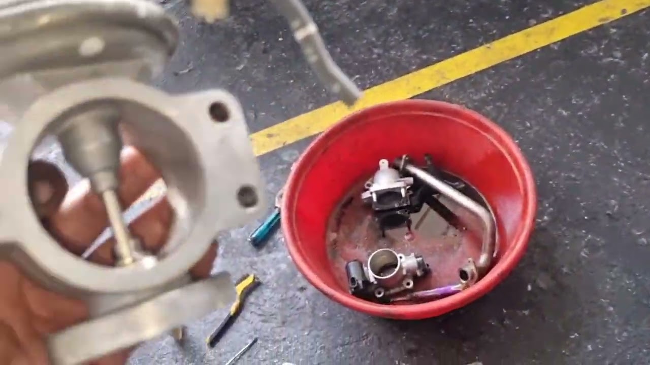 HOW TO CLEAN EGR VALVE AND TURBO OF TOYOTA INNOVA 