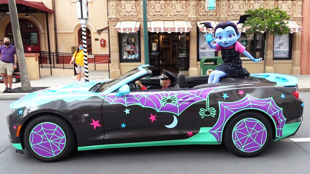 Disney Junior Stars Motorcade at Disney's Hollywood Studios w/Vampirina, Doc McStuffins, Fancy Nancy