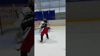 ХОККЕЙ, ТЕХНИКА ВЛАДЕНИЯ КЛЮШКОЙ, УПРАЖНЕНИЕ С БРОСКОМ #hockey #хоккей #hockeytraining #shorts