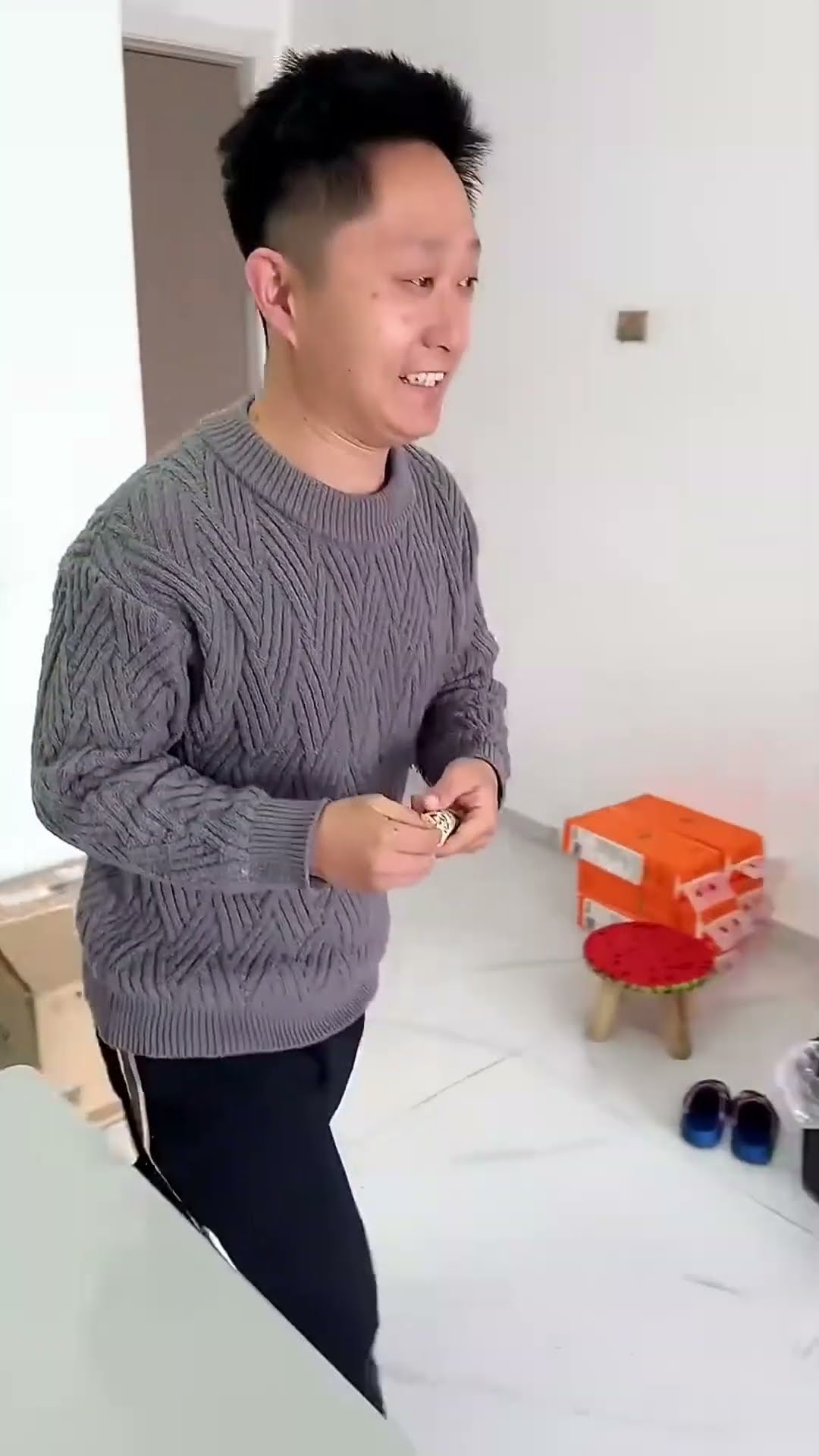 给儿子做个西红柿棒棒糖#Cute baby#Cute#呆萌小米宝#聪明宝宝#萌娃#整蛊#测试