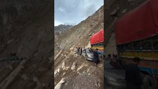 Theek hai bhai, sirf title 👇*`GARI GIRTE GIRTE BACH GAYI! KKH Cliff par Allah ne Bacha Liya | 2026`*
