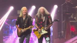 Lynryd Skynyrd 50th anniversary tour, live from Paris, France. « Freebird final »