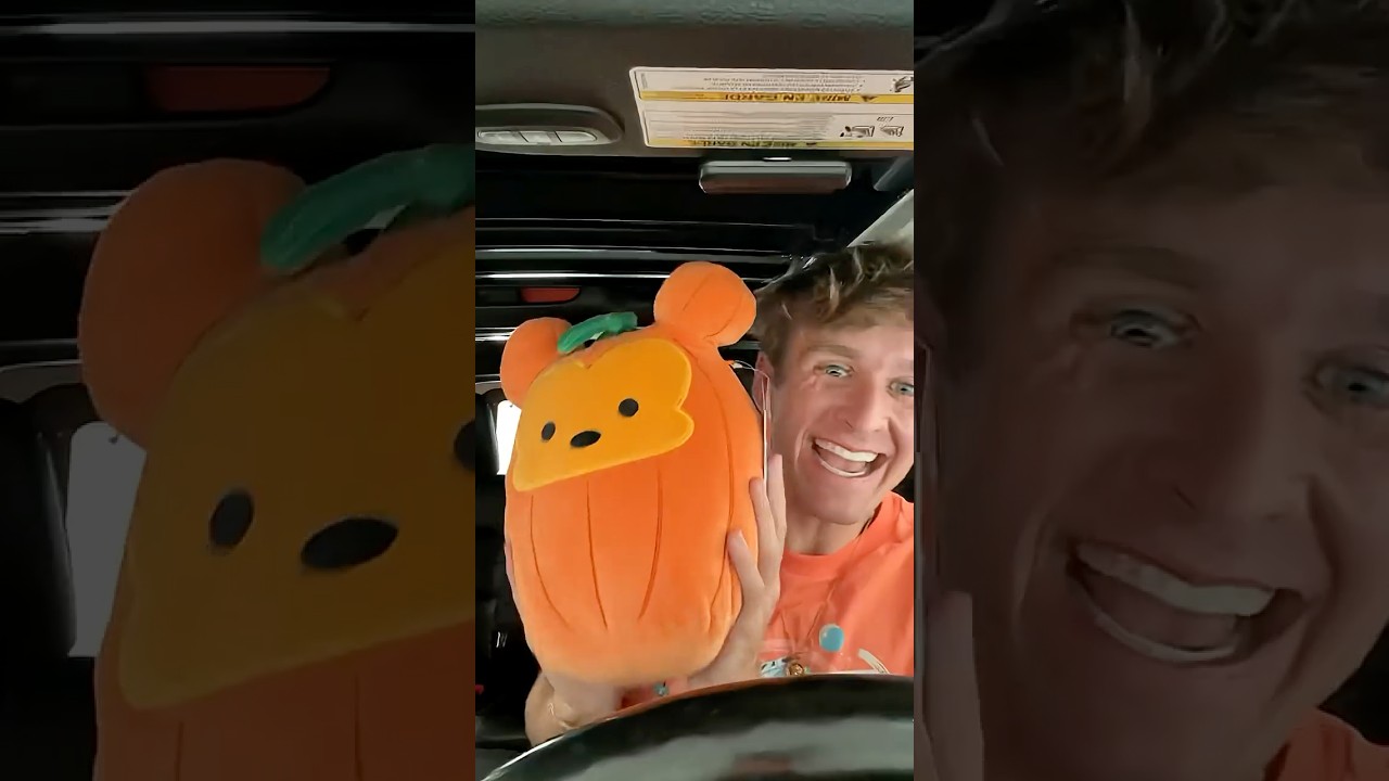 DISNEYLAND HAS A SQUISHMALLOW😍 w Carter Kench 