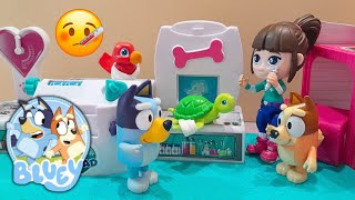 Bluey and Bingo visit the vet  Bluey toys and Vet squad pretend play. childrens story.