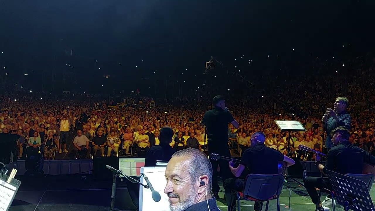 Βρέχει στην φτωχογειτονιά - Γιώργος Νταλάρας - οι τεκεντζήδες - ''Mikis Theodorakis'' orchestra