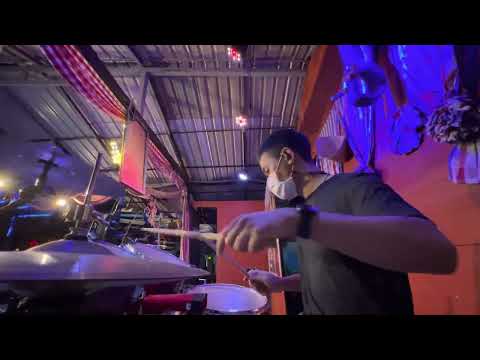 ขอเป็นแรงใจ,กอดหมอนข้าง | ฟ้อนอ่อนๆโหย่นๆ | สไตล์ตีกลองของ ฟิวส์ มือกลอง | ร้านรีแลกซ์