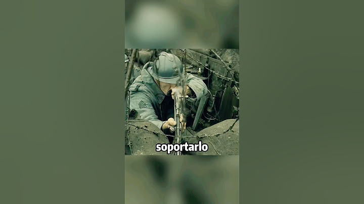 En el campo de batalla, este recluta extendió su mano fuera del trinchera.#shorts #comentarios
