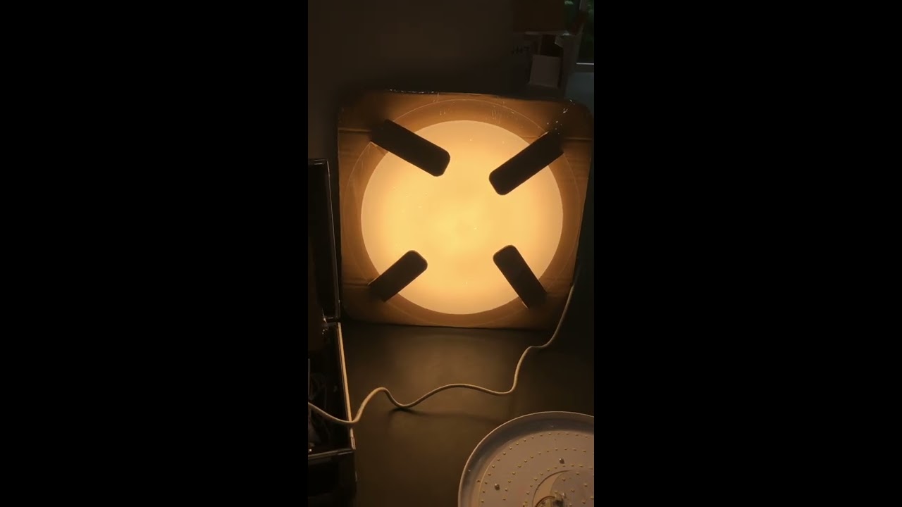 LED Светильник LUXEL с пультом управления CLRR-36