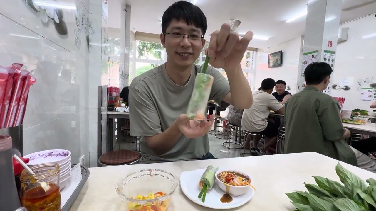 【再訪越南胡志明 EP3】Grab司機大推的河粉Phở Hòa!!品嘗Cocotte法式料理!!