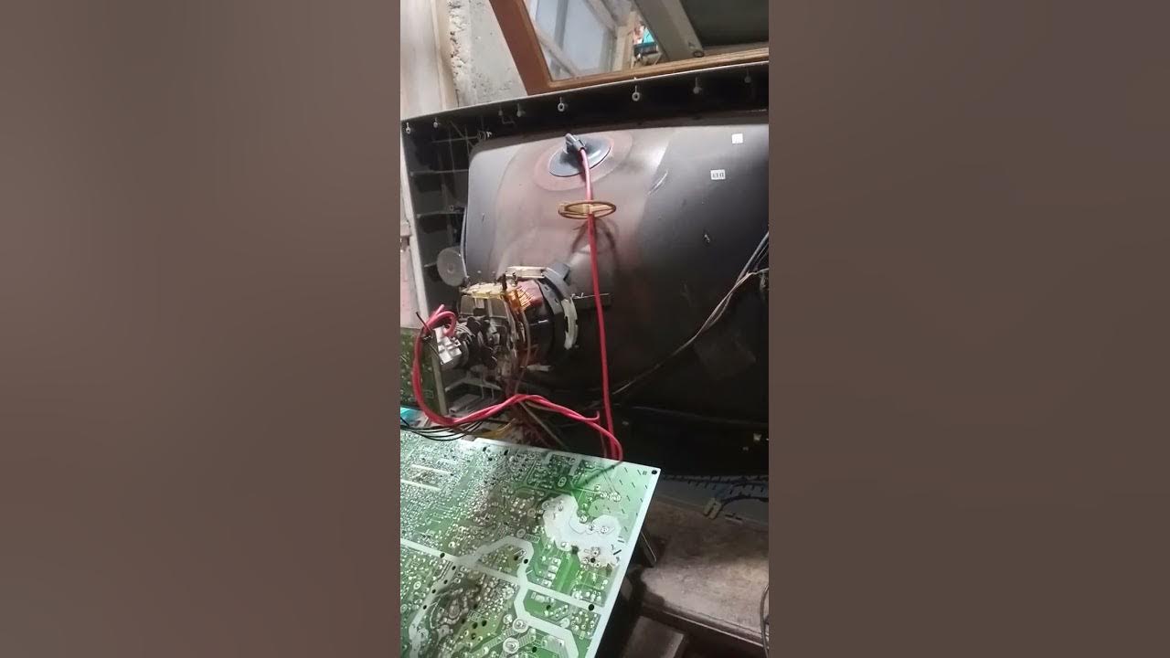 cara servis tv tabung Panasonic Quintrix F 21 "dengan gejala kerusakan