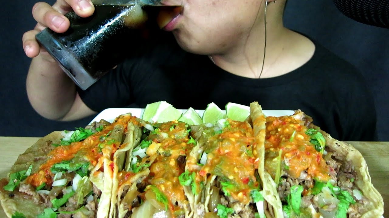 ASMR COMIENDO TACOS GIGANTES DE 18 PESOS | MR. MYKE