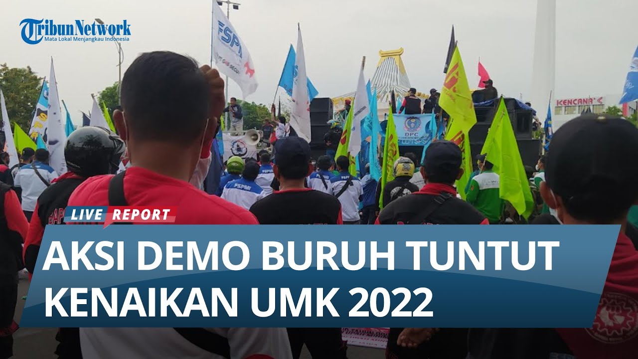 Aksi Demo Buruh Tuntut Kenaikan UMK 2022 Surabaya