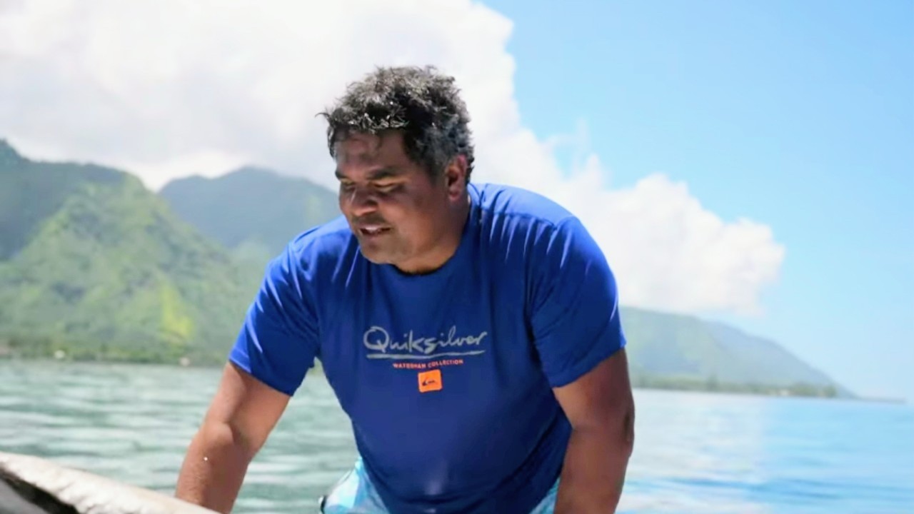 Tahiti, Raimana et les chasseurs de vagues