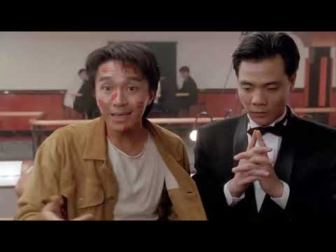 大军沉迷于身穿红裙翩翩起舞