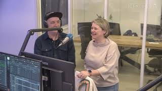 Internationale Vrouwendag Raadsleden Leiderdorp Slaan De Handen Ineen Bij Het Winkelhof