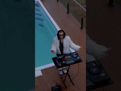 Live DJ set in Bukovel