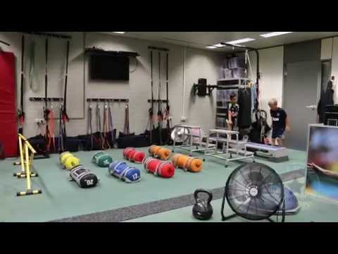 Voetbalopleiding - - -