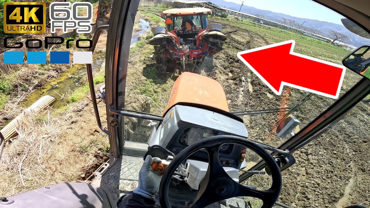 спасти застрявший в грязи трактор