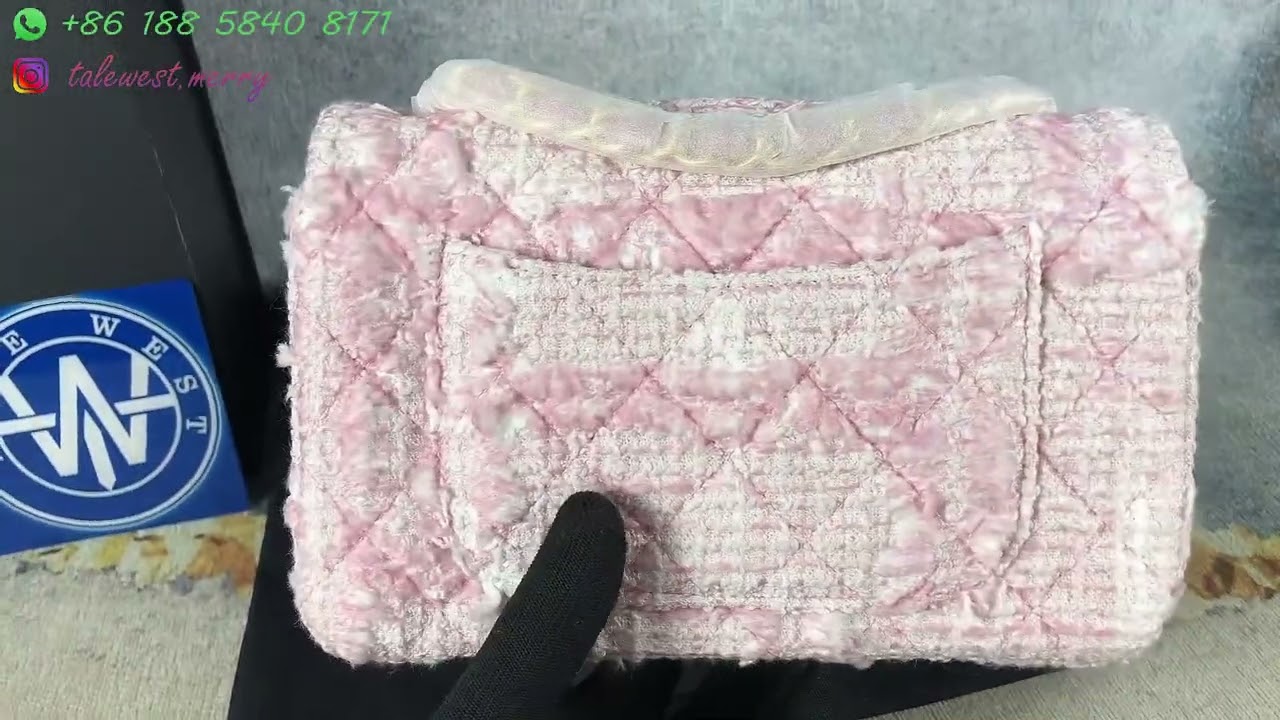 QC] CHANEL 22C Pink White Tweed Medium Flap Handbag Gold 2022 Classics in  Fabrics 