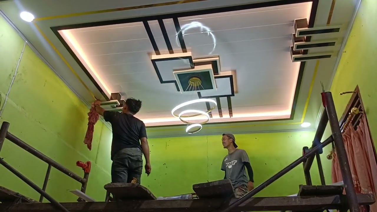 Минималистичный потолок из ПВХ