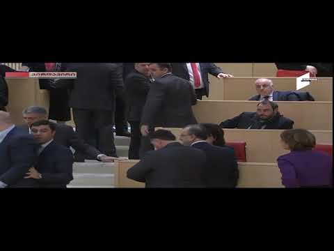 \"უნდა დაგილეწოთ ყველას თავ-ყბა\"- ინაშვილმა  მელიას ცემა სცადა