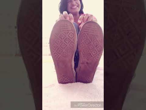 Feet striptease! (Ans size 41. US 10)