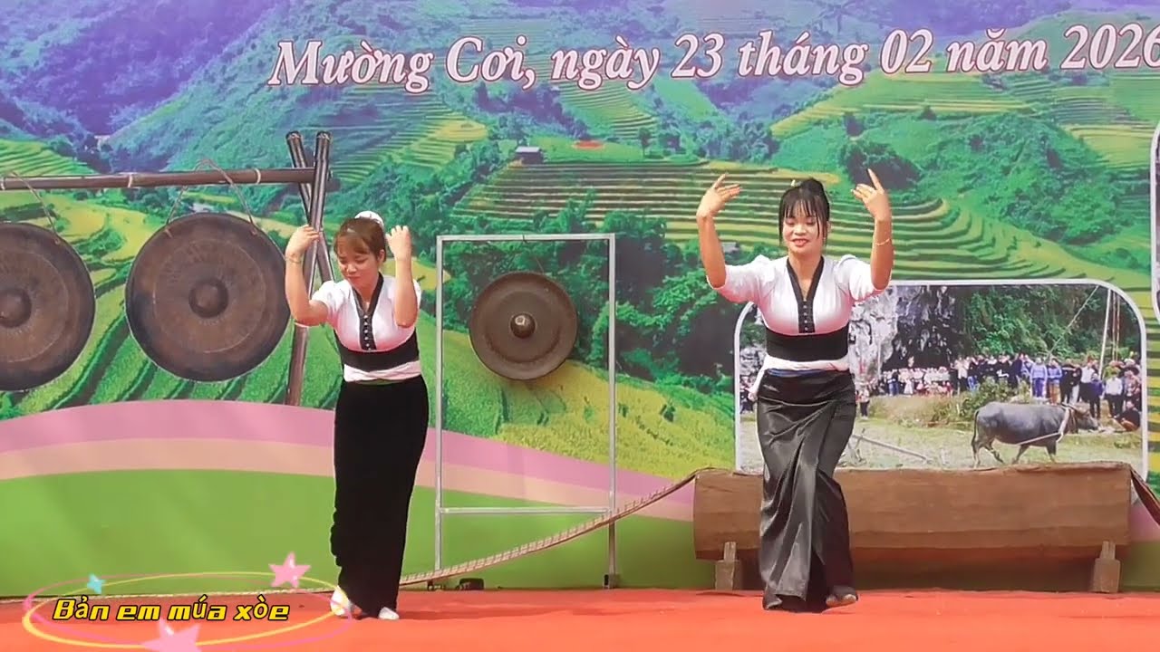 ĐỊU con đi nhà trẻ mẫu diễn viên Bản Mỏ thể hiện. 