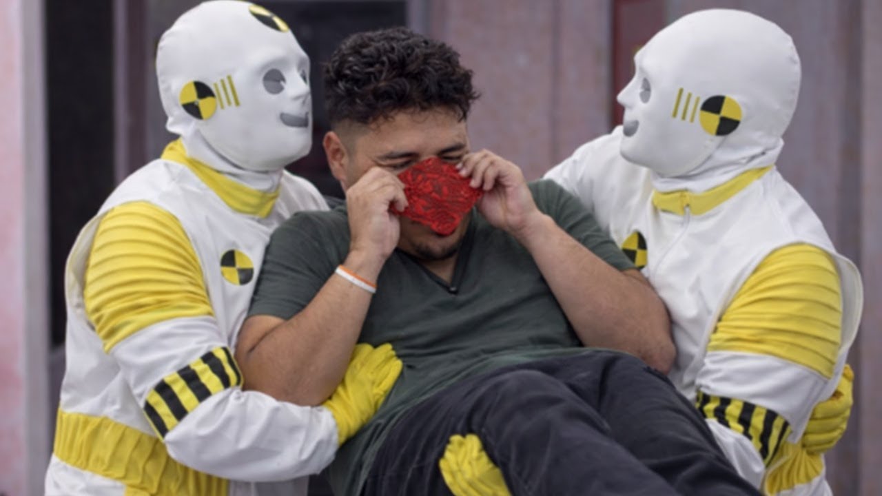 PEDRO É LEVADO PARA O CONFESSIONARIO COM SURTO E CHEIRANDO A CALCINHA DE JORDANA: "MINHA ESPOSA"