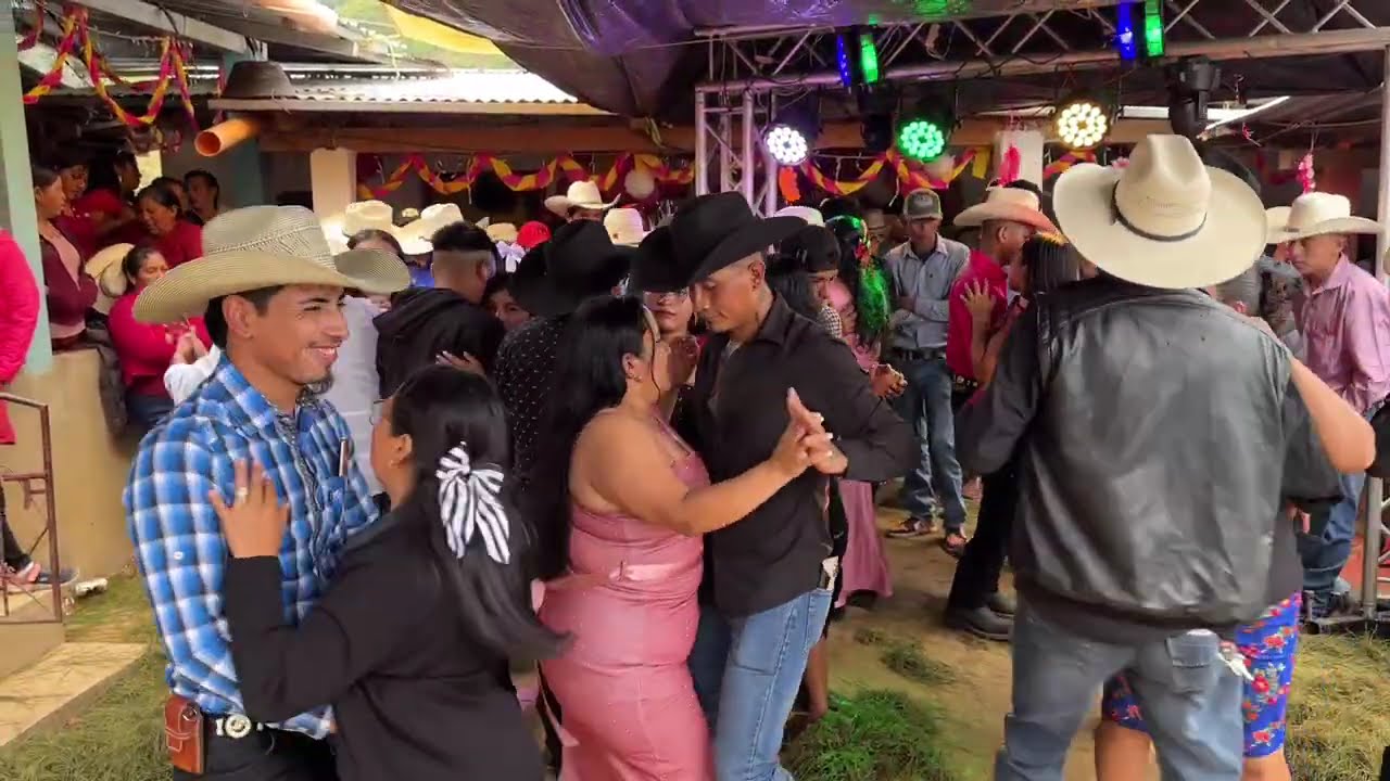 Aquíen le van de los dos galanes 🤭 sigue el buen ambiente comparte y deja tu like gracias 🙏