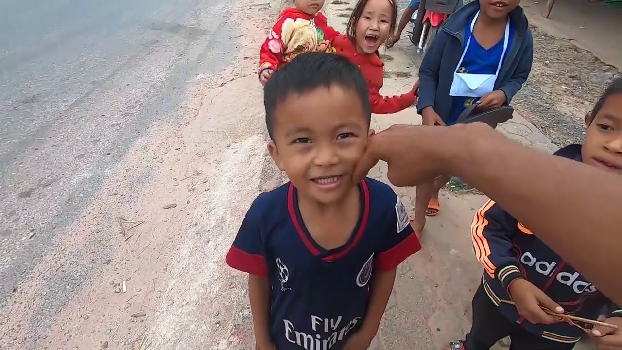 Laos Köylerin de Kaybolmak! Yerel Halka karıştık. Benzincide Yattık! /122