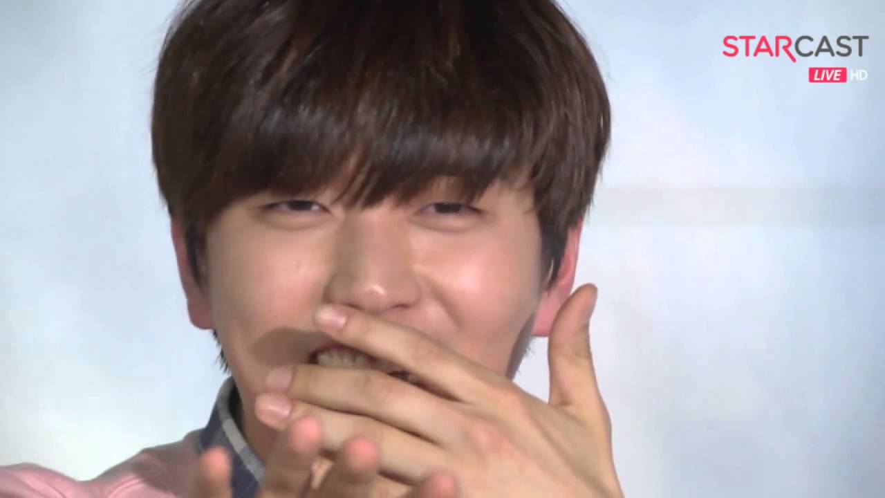 산들오빠 수염안깎았죠 수염이 나오고있어요