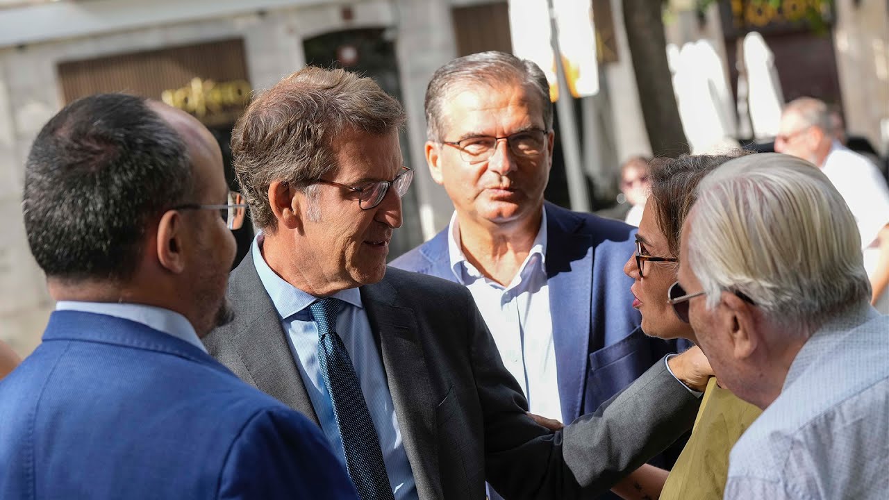 Alberto Núñez Feijóo y Alejandro Fernández atienden a los medios de comunicación en Tarragona