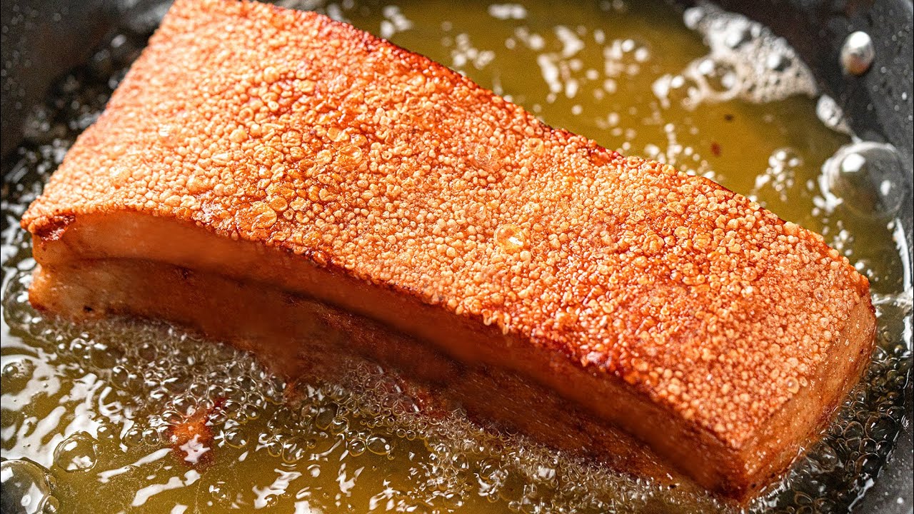 Đây là cách làm Heo Quay Da Giòn siêu đơn giản chỉ cần 1 cái chảo ai cũng làm được ! Crispy pork