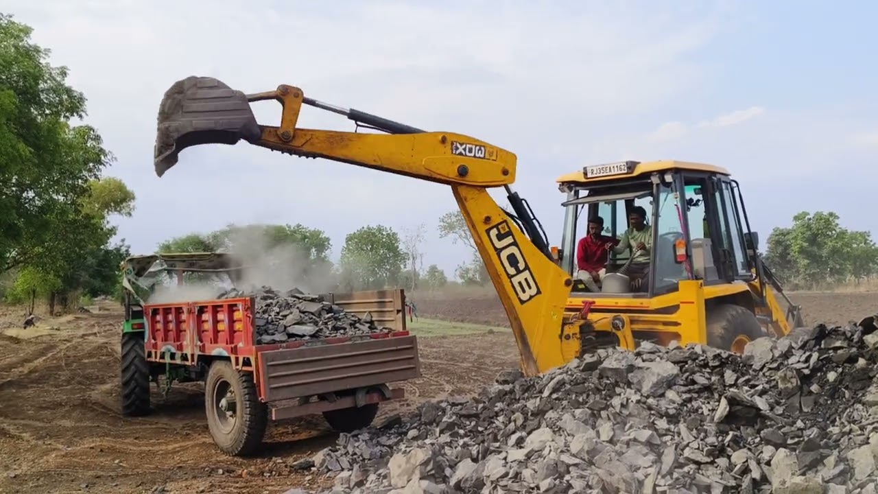 JCB 3dx BS4 loading work John deere Tractor 