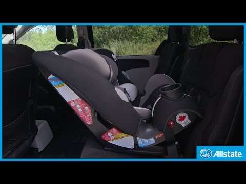 Vidéo: Devez-vous utiliser la base pour un siège d'auto pour bébé?