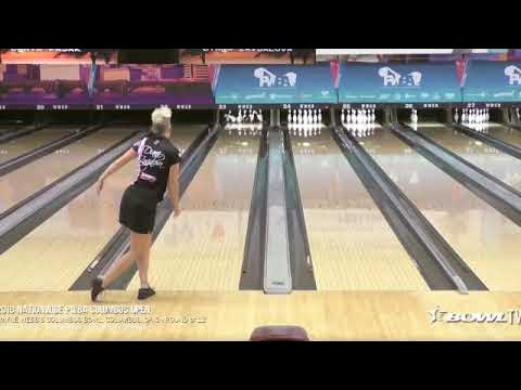 DIANA PLAYS BOWLING ! 