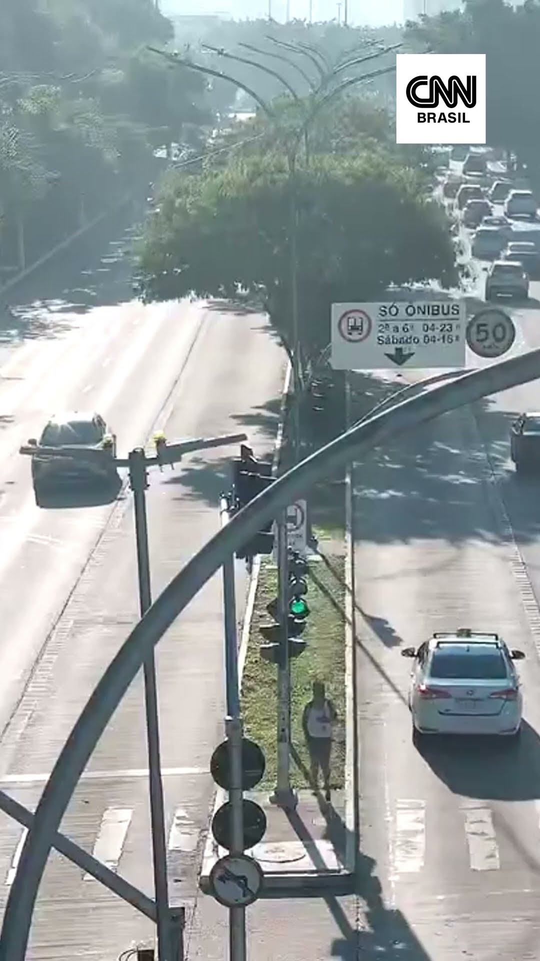 Queda de avião em SP: câmeras de segurança flagram momento do acidente #Shorts