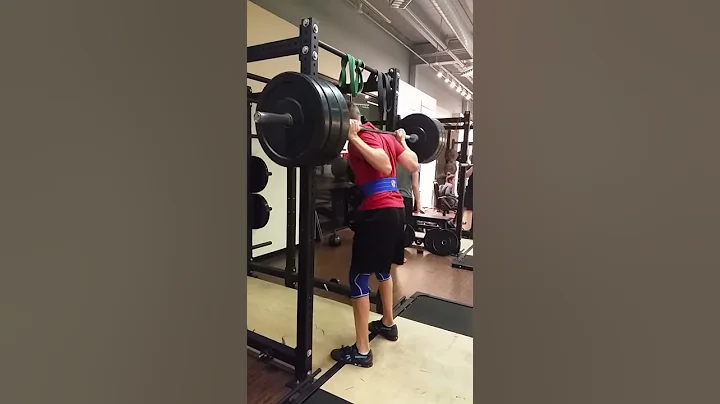 Tall guy squats