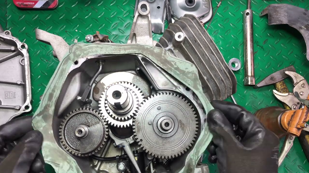 50块钱买了一台发动机，小伙子简单修理了一下看看这值不值