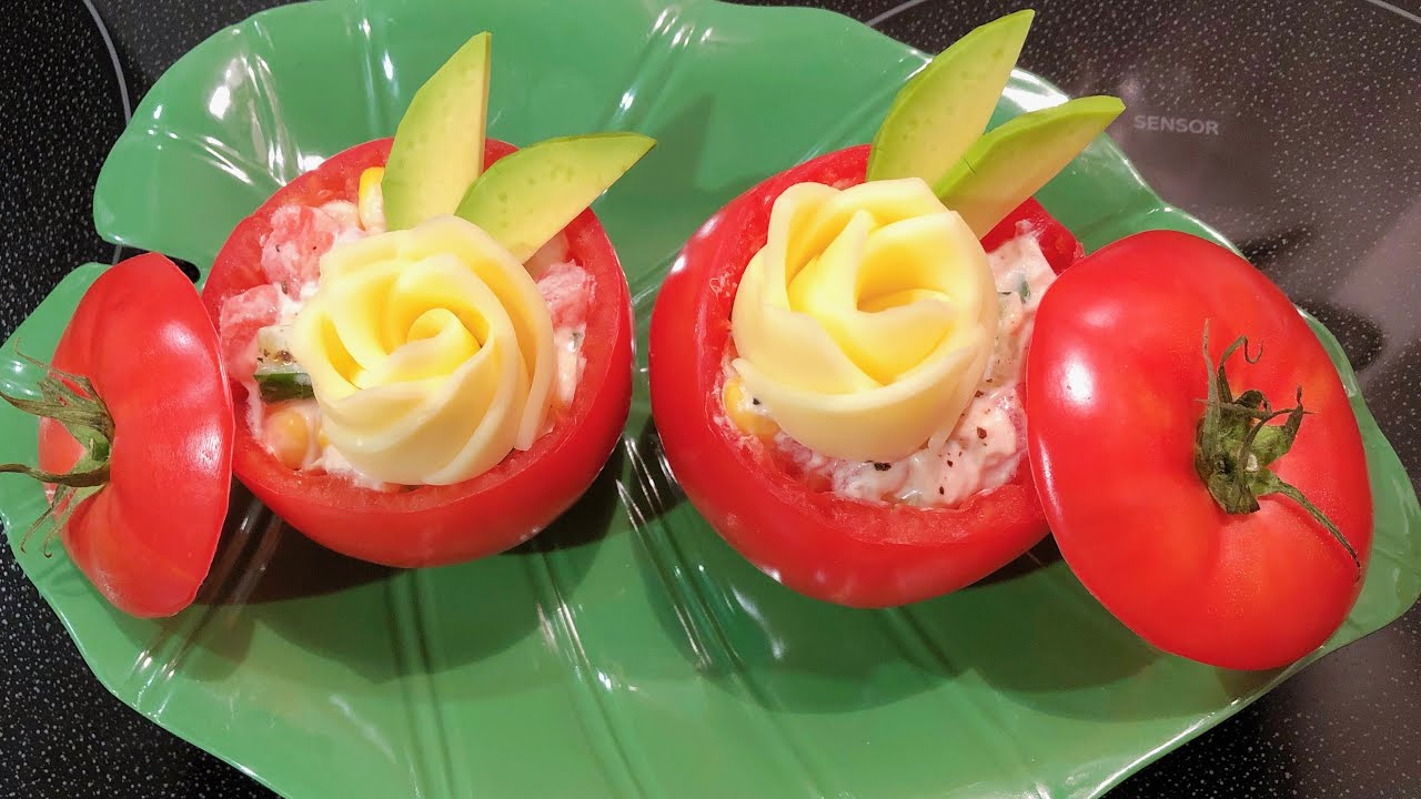 Звучит сложно, но легко!  Помидоры, фаршированные салатом и цветком сыра